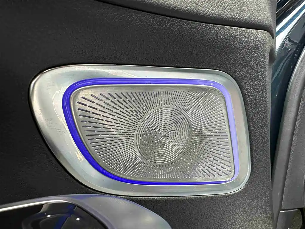 Mercedes-Benz C-Class 2024 — фото 18
