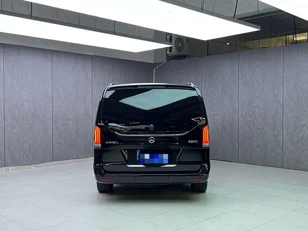 Mercedes-Benz V-Class 2025
