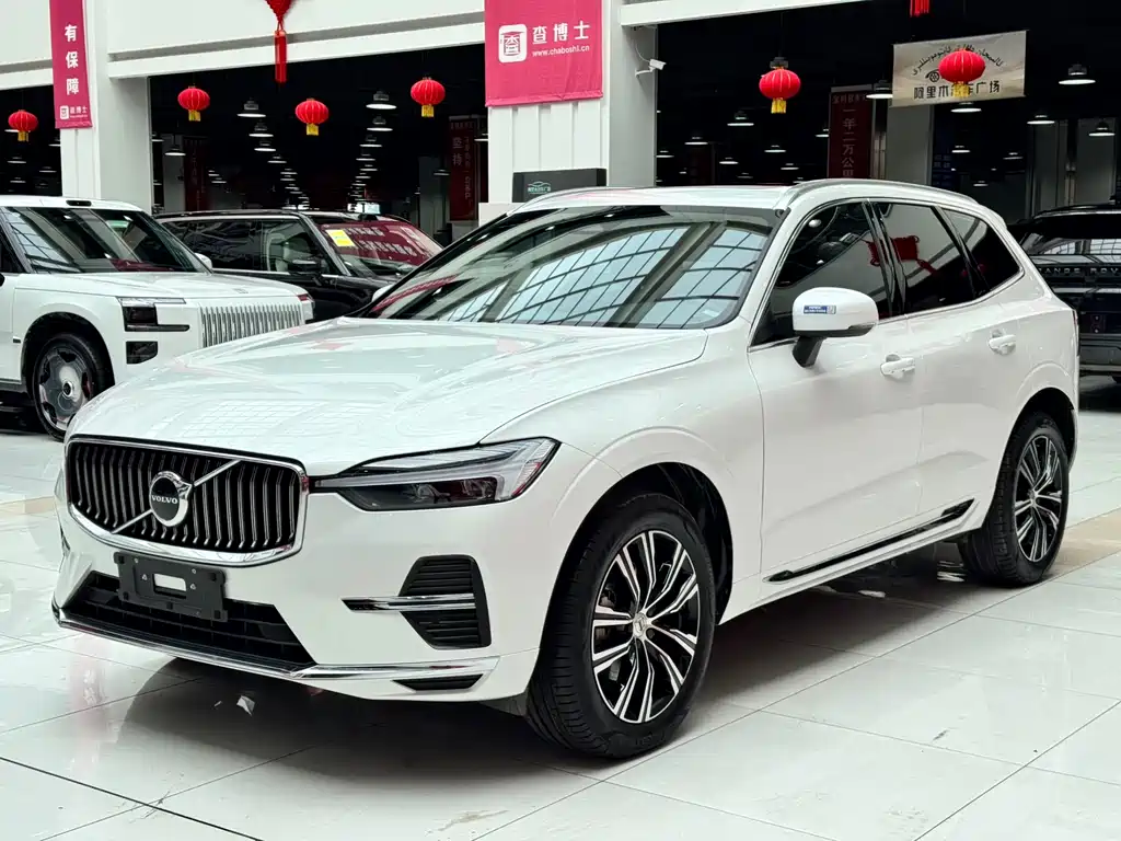 Volvo XC60 2022 — фото 1