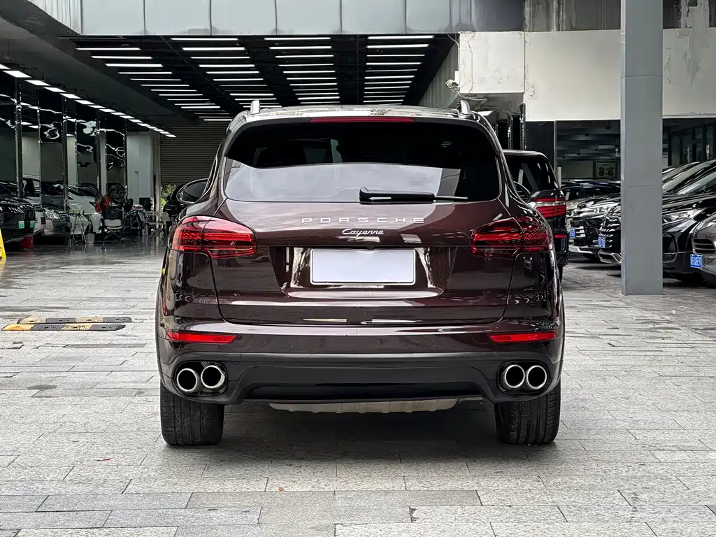 Porsche Cayenne 2018 — фото 16