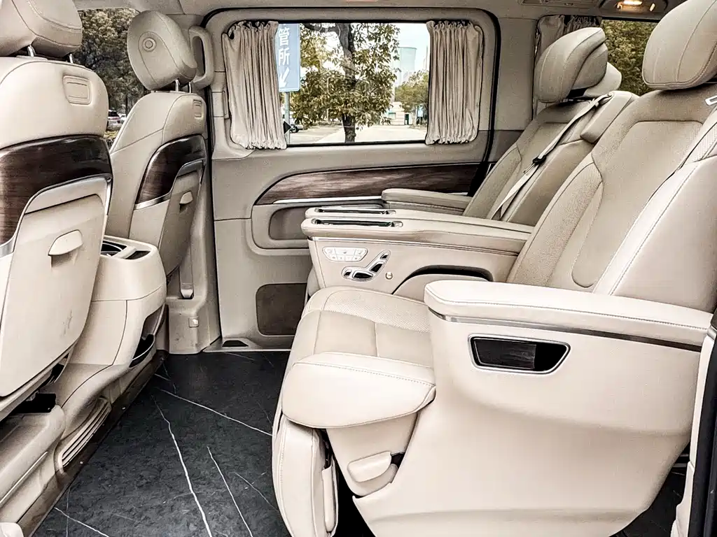 Mercedes-Benz V-Class 2023 — фото 9