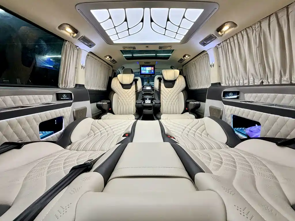 Mercedes-Benz V-Class 2021 — фото 16