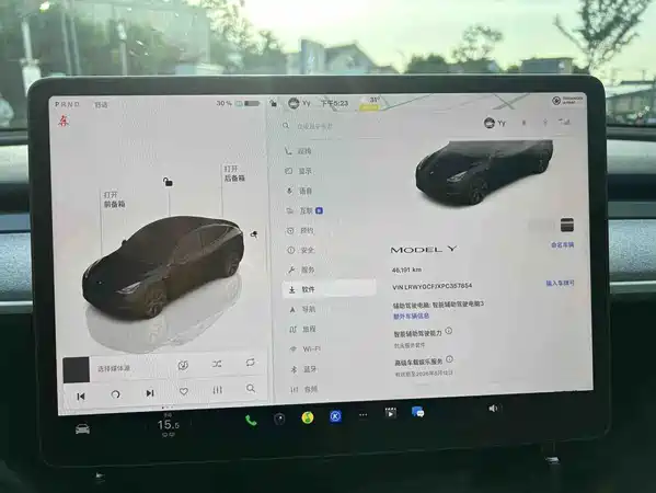 Tesla Model Y 2024