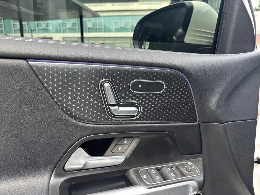 Mercedes-Benz EQB 2025 — фото 11