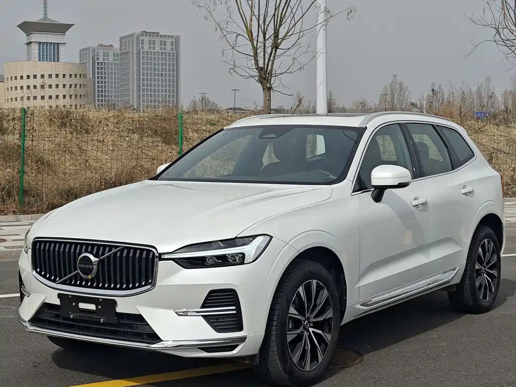 Volvo XC60 2025 — фото 1