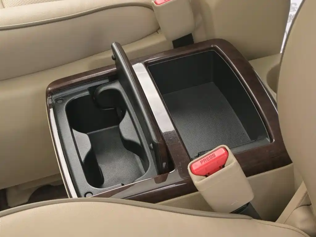 Nissan Quest 2015 — фото 16