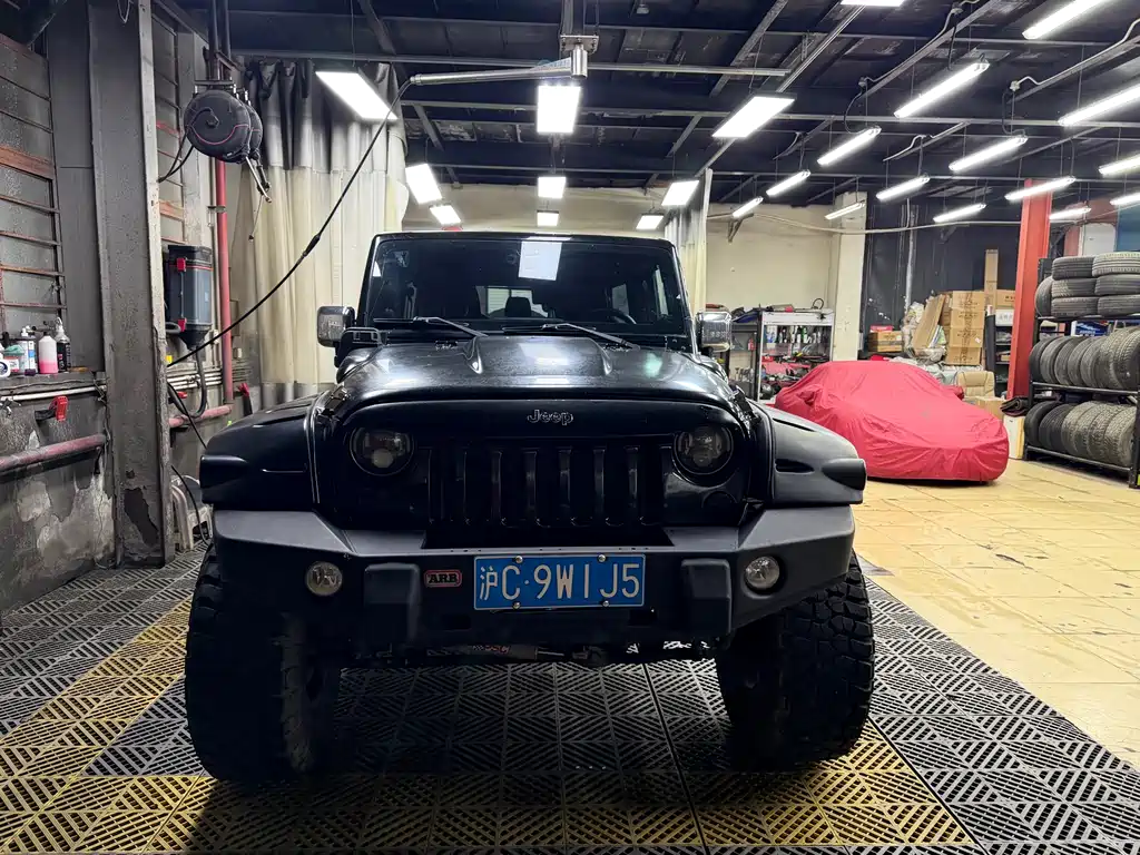 Jeep Wrangler 2012 — фото 2