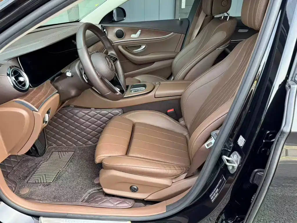 Mercedes-Benz E-Class 2022 — фото 10