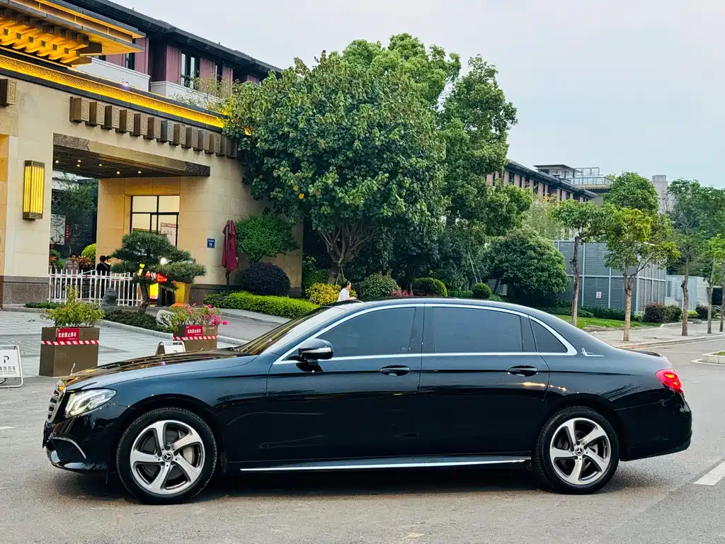 Mercedes-Benz E-Class 2019 — фото 12