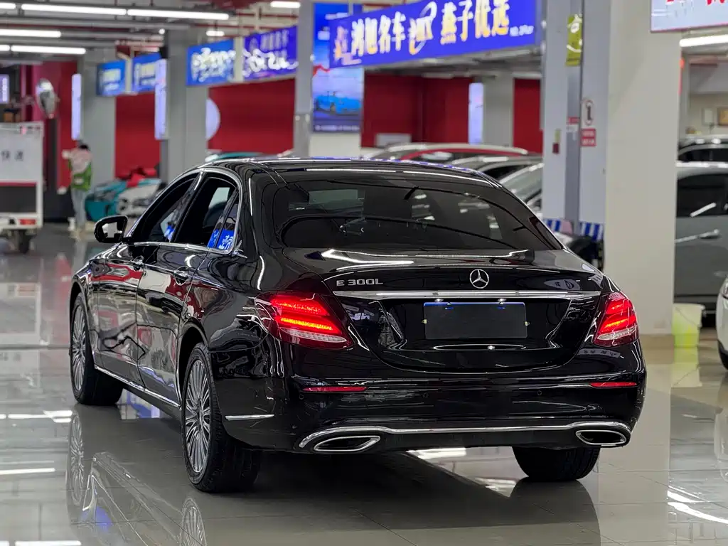 Mercedes-Benz E-Class 2020 — фото 11