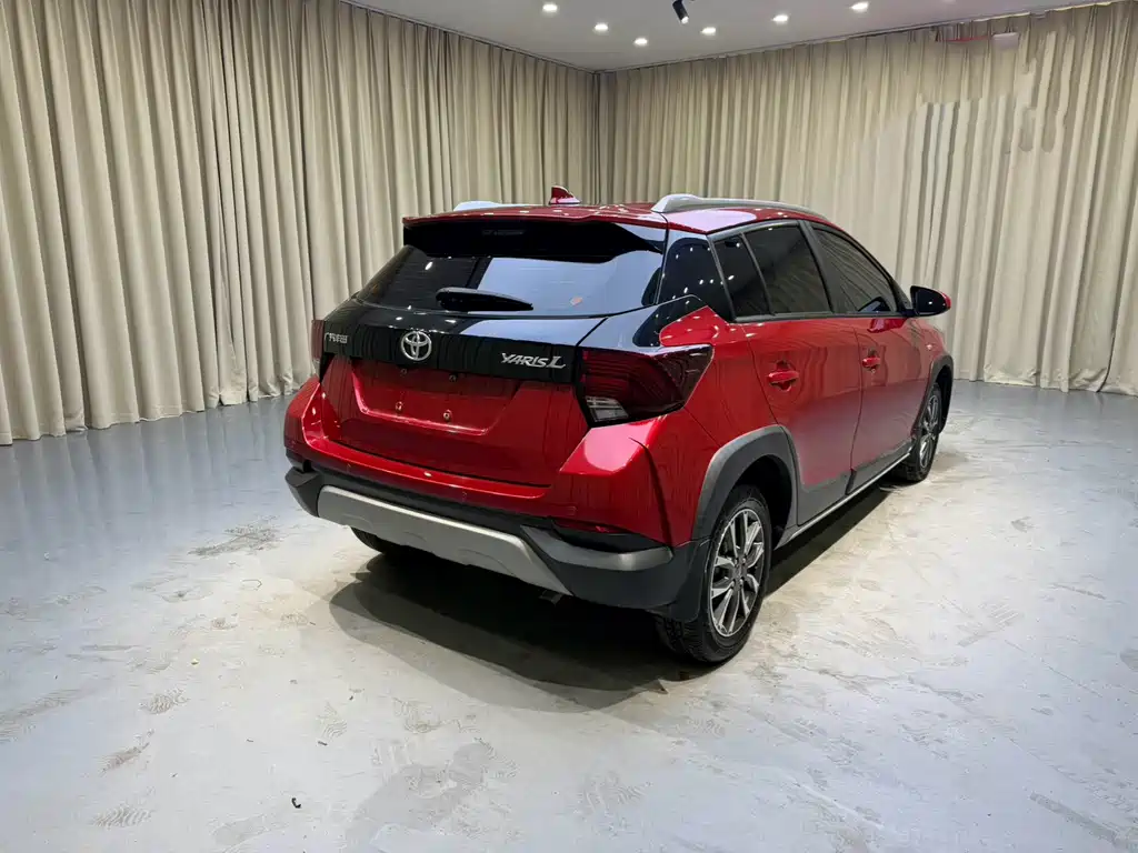 Toyota Yaris L 2022