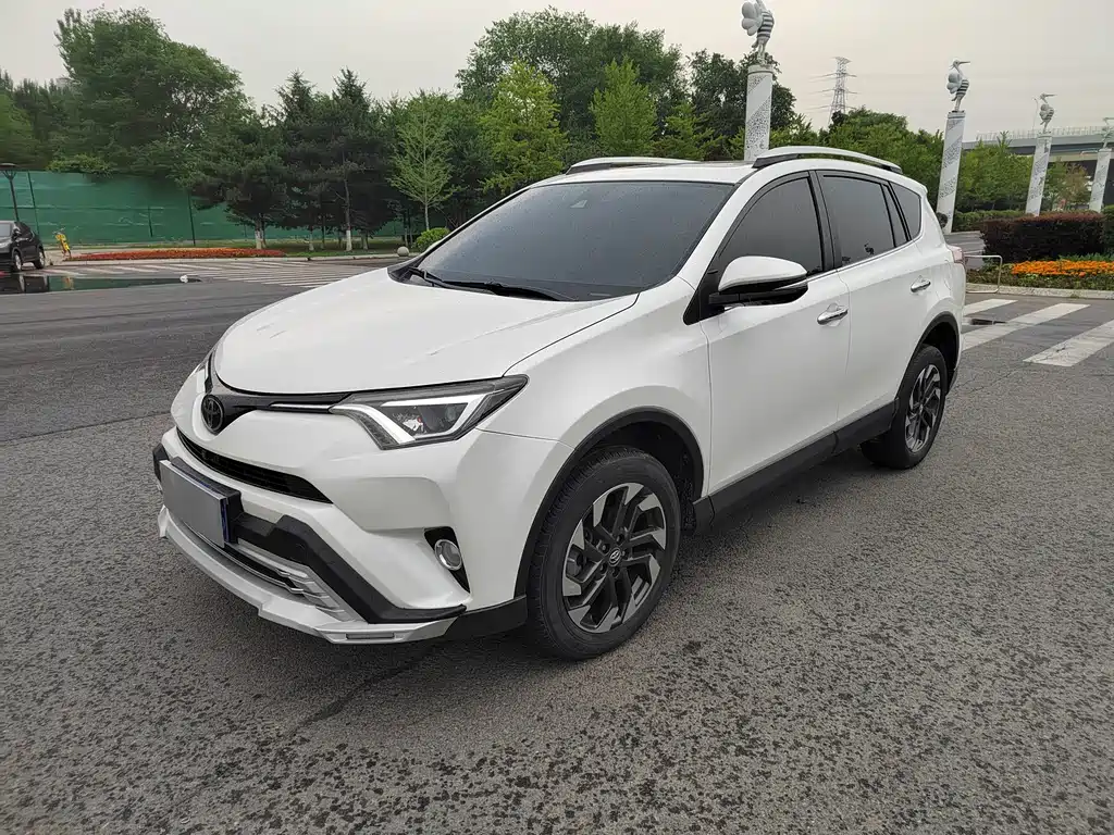 Toyota RAV4 2019 — фото 1