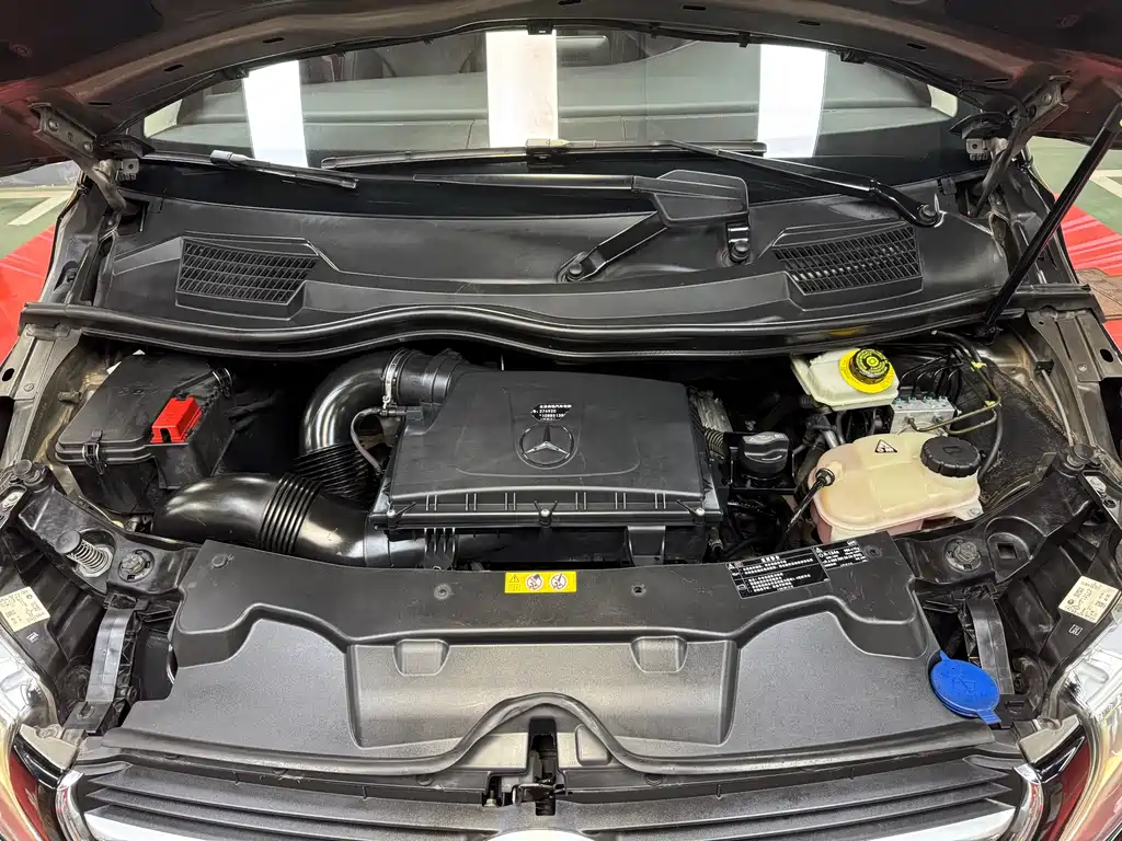 Mercedes-Benz V-Class 2018 — фото 10