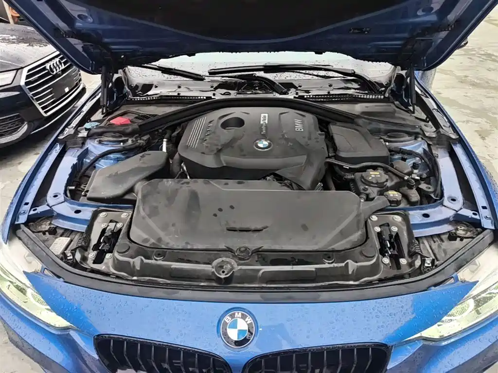 BMW 3 Series 2018 — фото 20