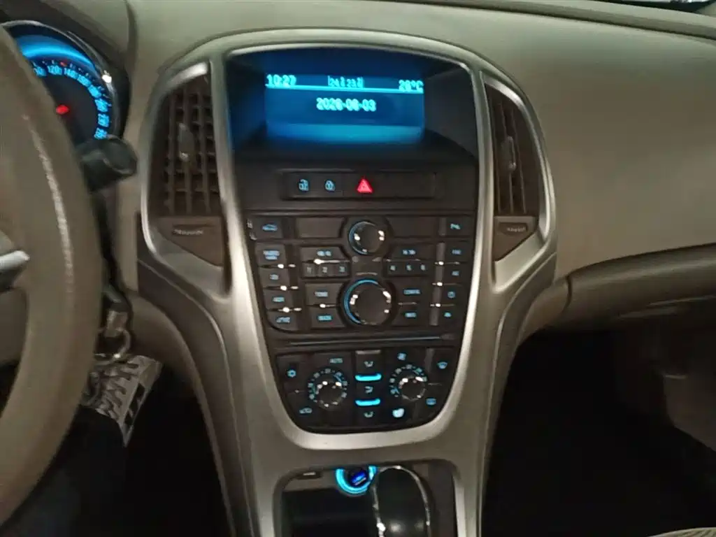 Buick Excelle 2015 — фото 13