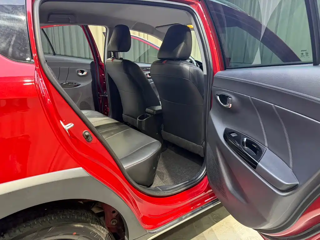 Toyota Yaris L 2022 — фото 11