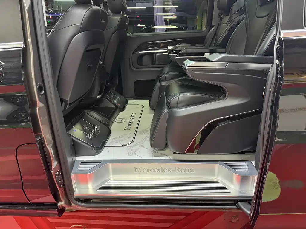 Mercedes-Benz V-Class 2018 — фото 31