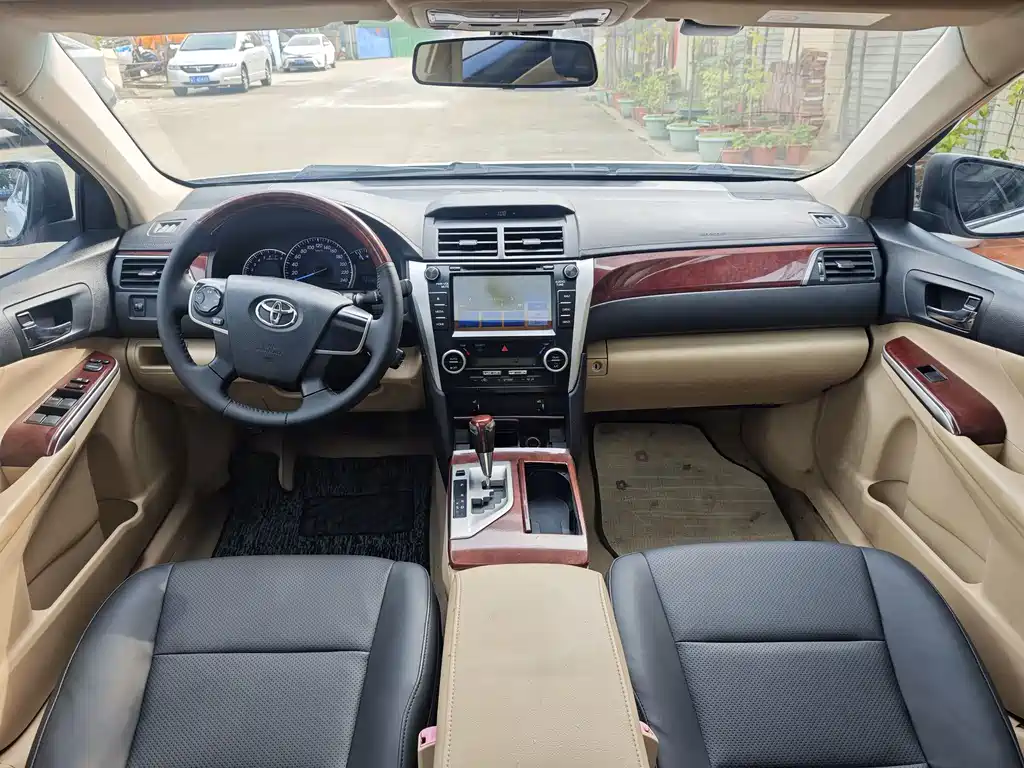 Toyota Camry 2013 — фото 14
