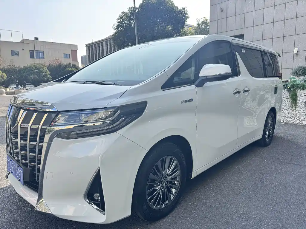 Toyota Alphard 2023 — фото 1