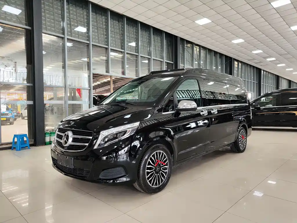 Mercedes-Benz V-Class 2018 — фото 1