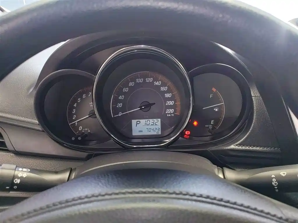 Toyota Yaris L 2020 — фото 12