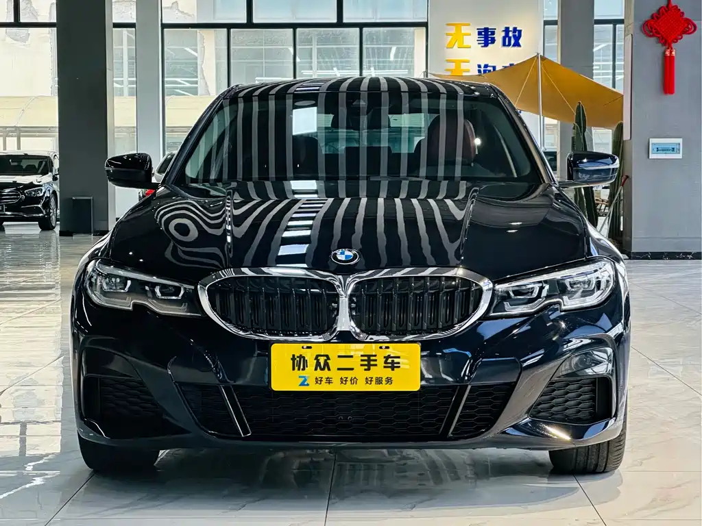 BMW 3 Series 2022 — фото 1