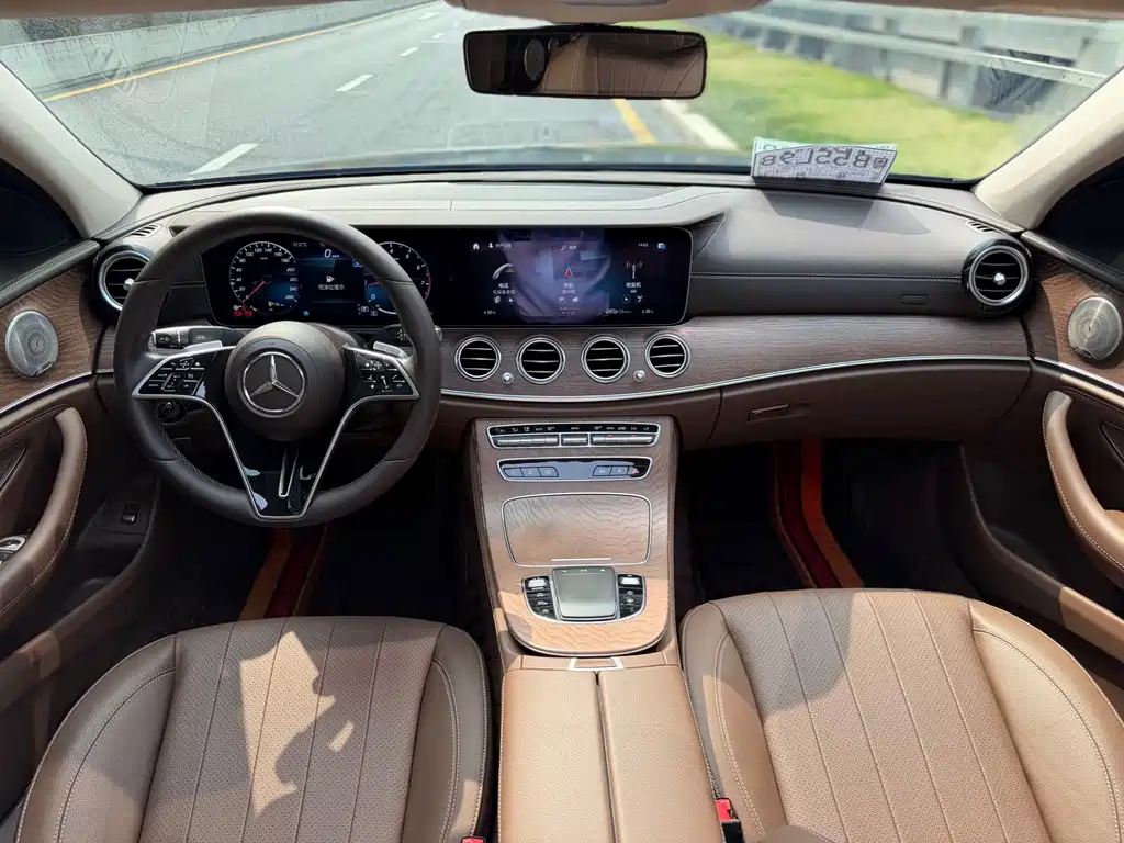 Mercedes-Benz E-Class 2023 — фото 8