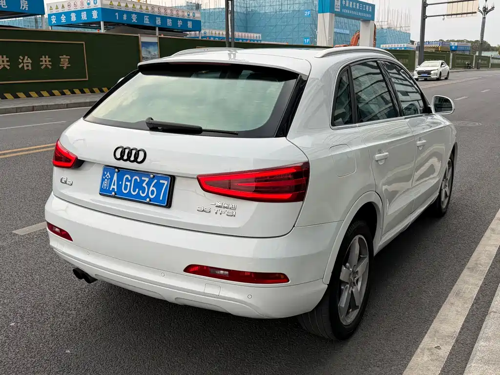 Audi Q3 2015 — фото 16