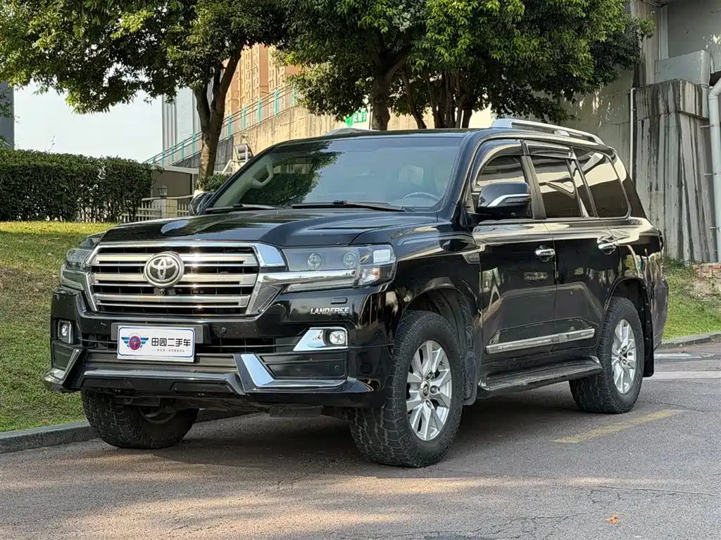 Toyota Land Cruiser 2019 — фото 1