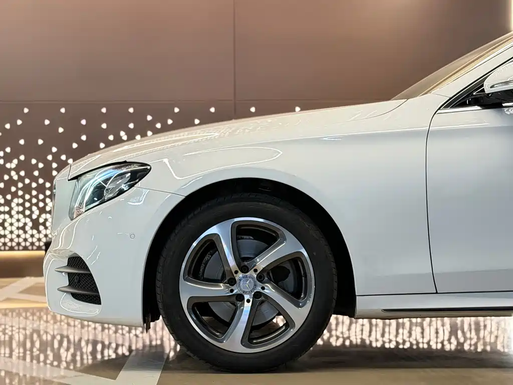 Mercedes-Benz E-Class 2017 — фото 26