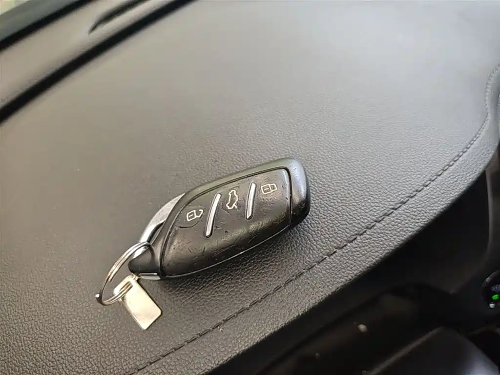 Roewe i6 MAX New Energy 2022 — фото 9