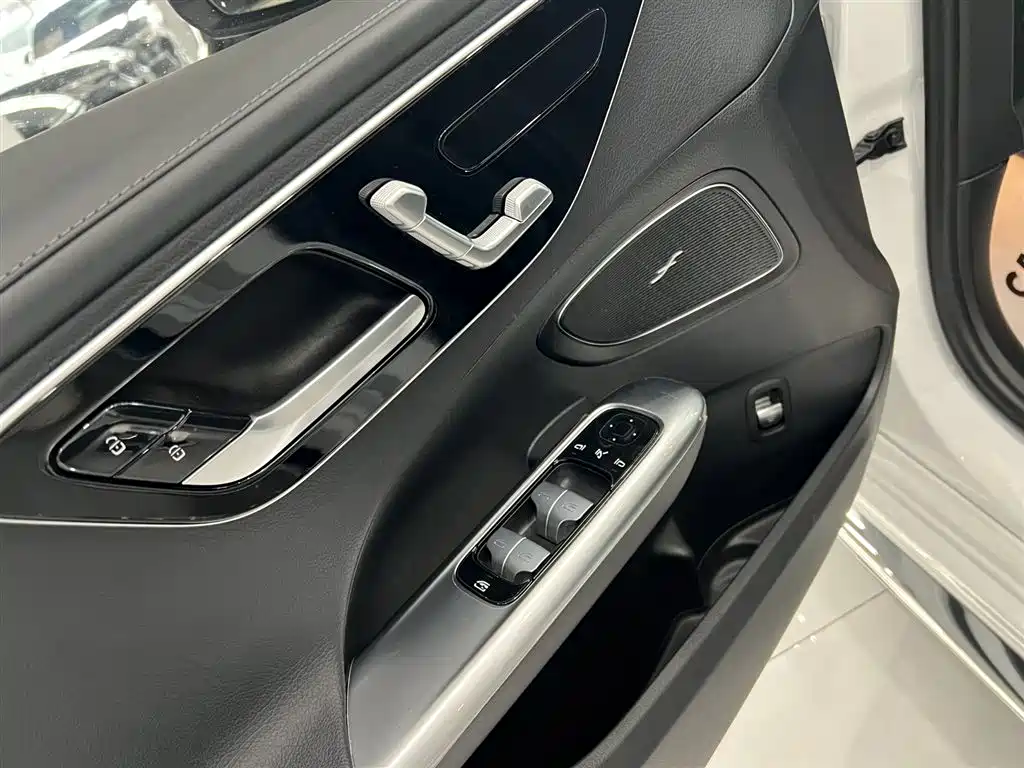 Mercedes-Benz C-Class 2022 — фото 13