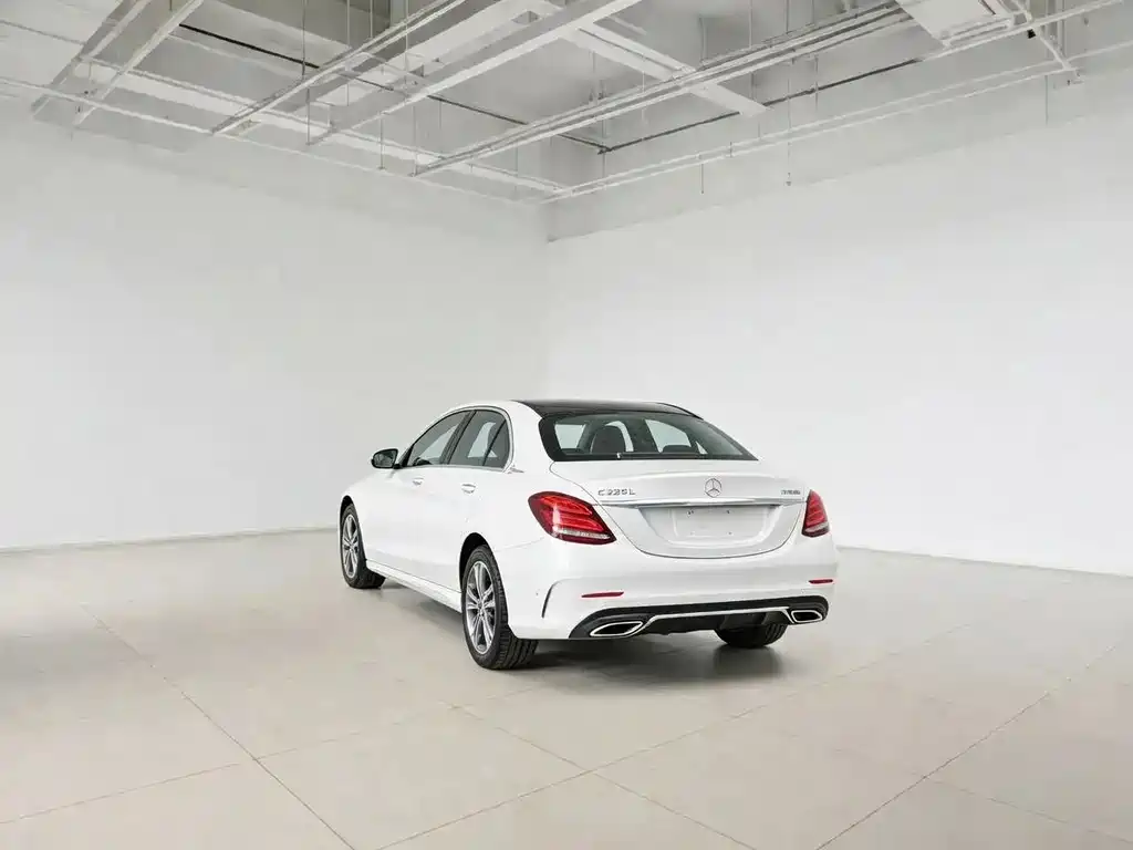 Mercedes-Benz C-Class 2023 — фото 15