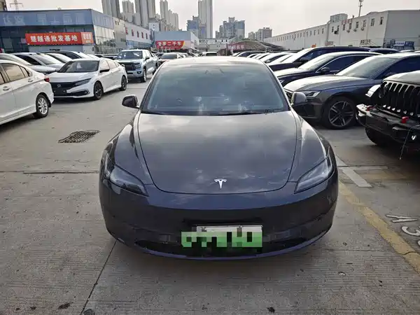 Tesla Model 3 2024