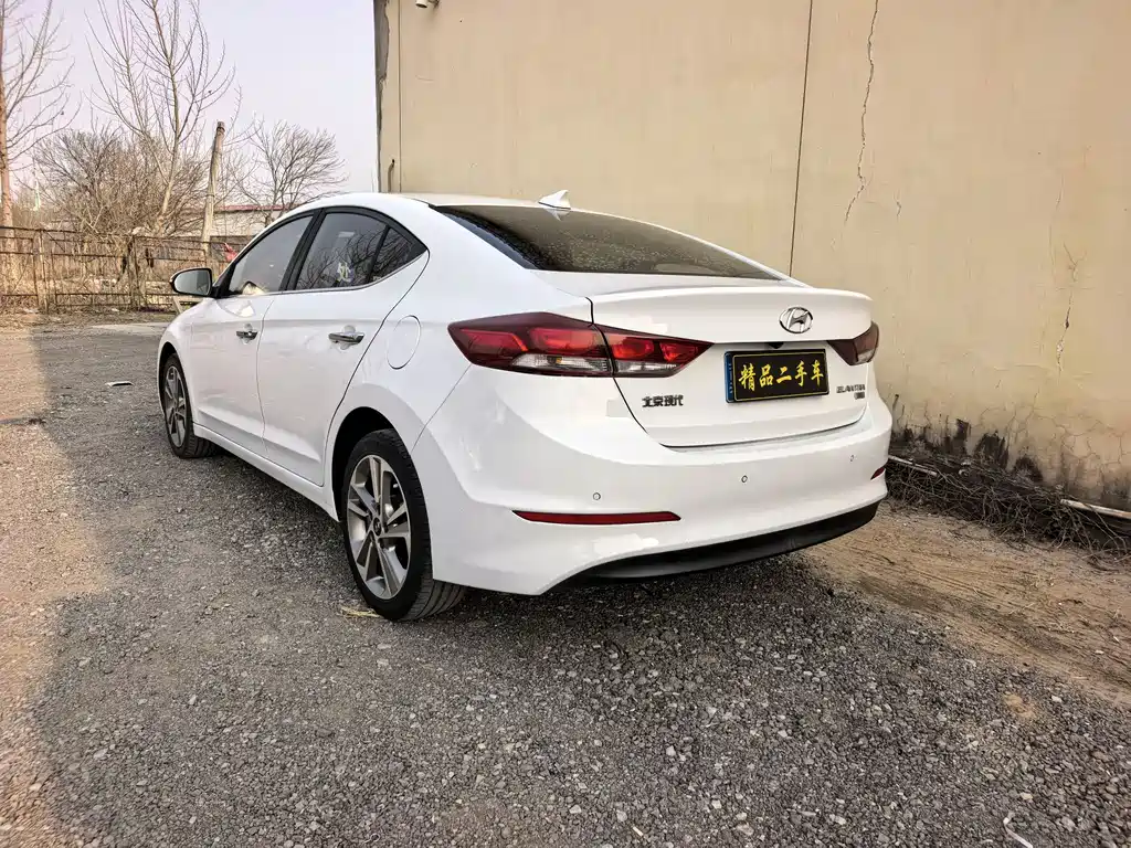 Hyundai Elantra 2019 — фото 9
