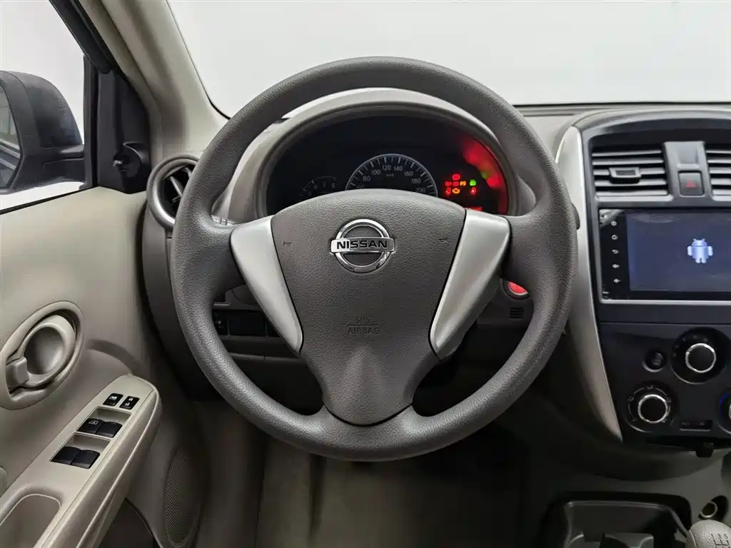 Nissan Sunny 2017 — фото 11