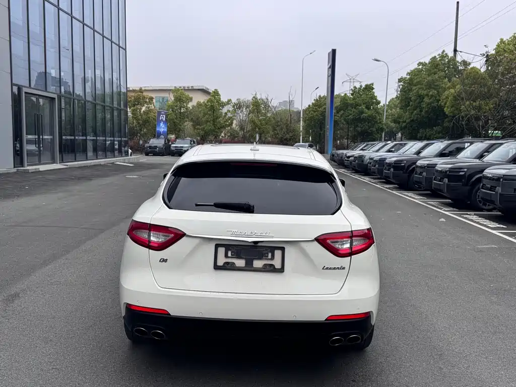 Maserati Levante 2018 — фото 19