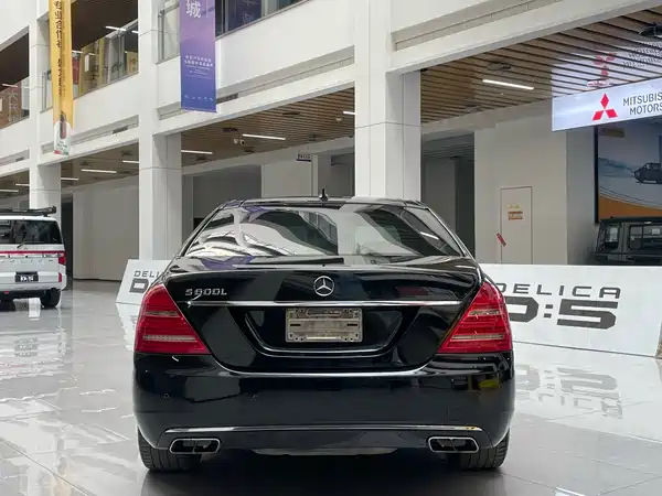 Mercedes-Benz S-Class 2010