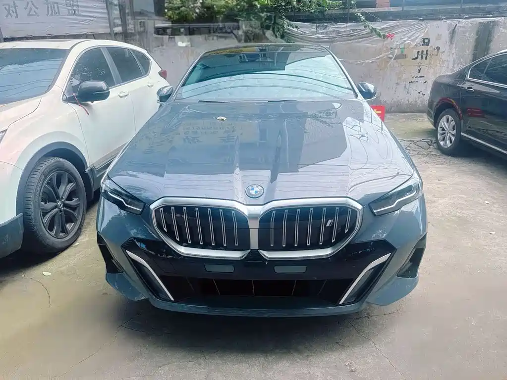 BMW i5 2024 — фото 1