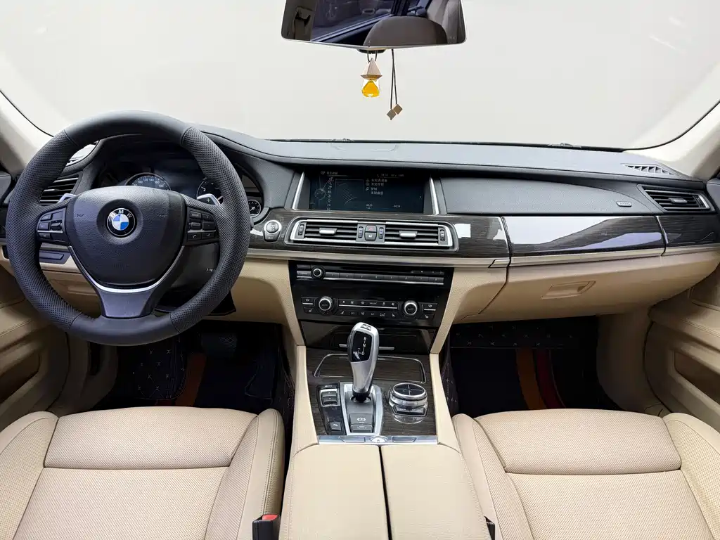 BMW 7 Series 2013 — фото 6