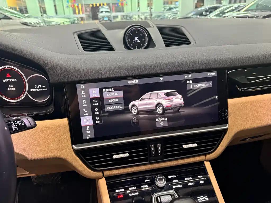 Porsche Cayenne 2019 — фото 11