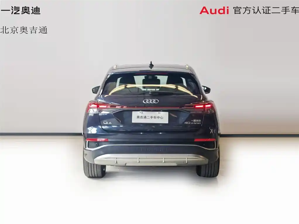 Audi Q4 e-tron 2023 — фото 26