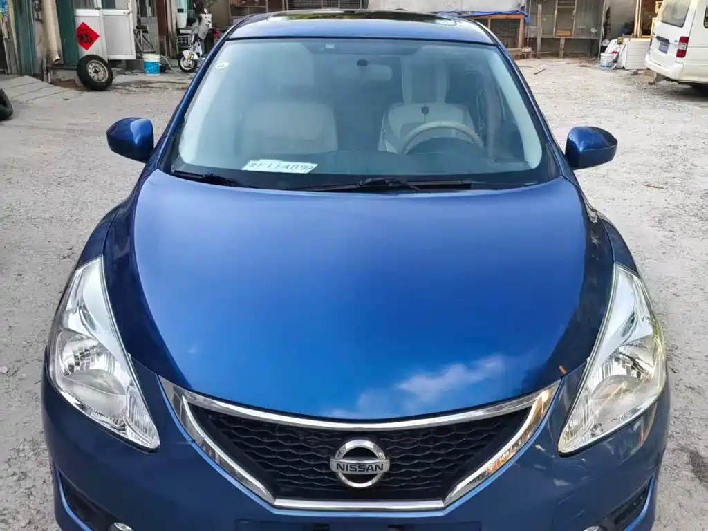 Nissan Tiida 2012