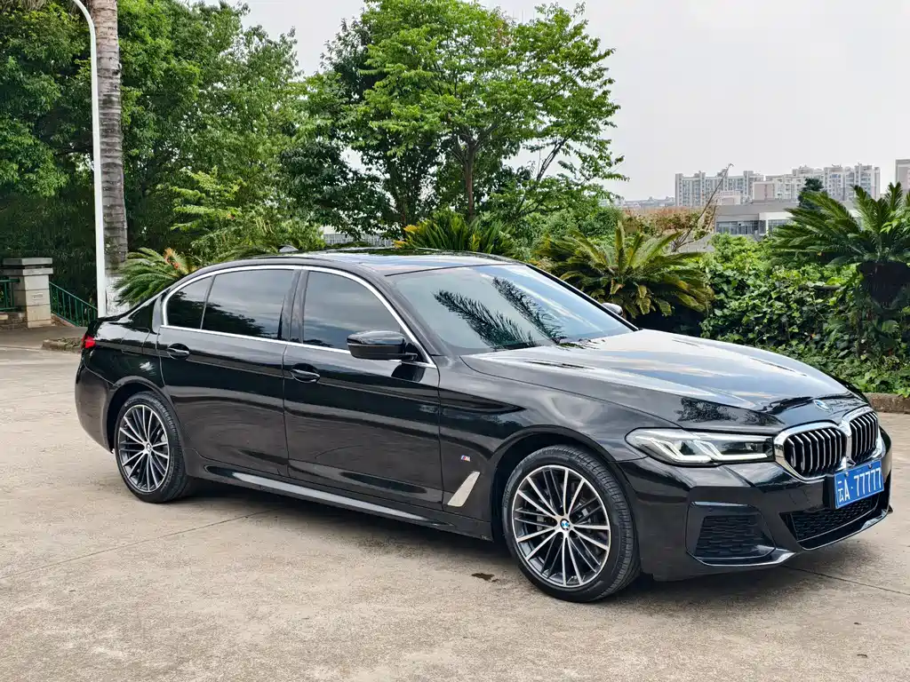 BMW 5 Series 2023 — фото 3
