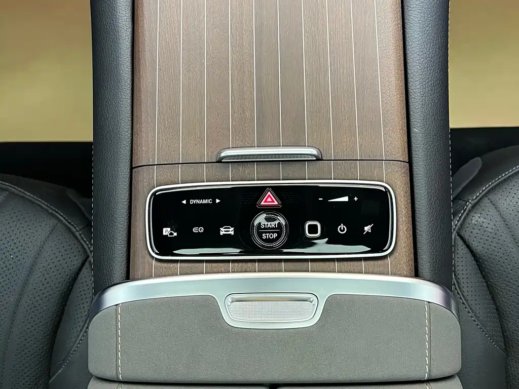 Mercedes-Benz EQS SUV 2025 — фото 15