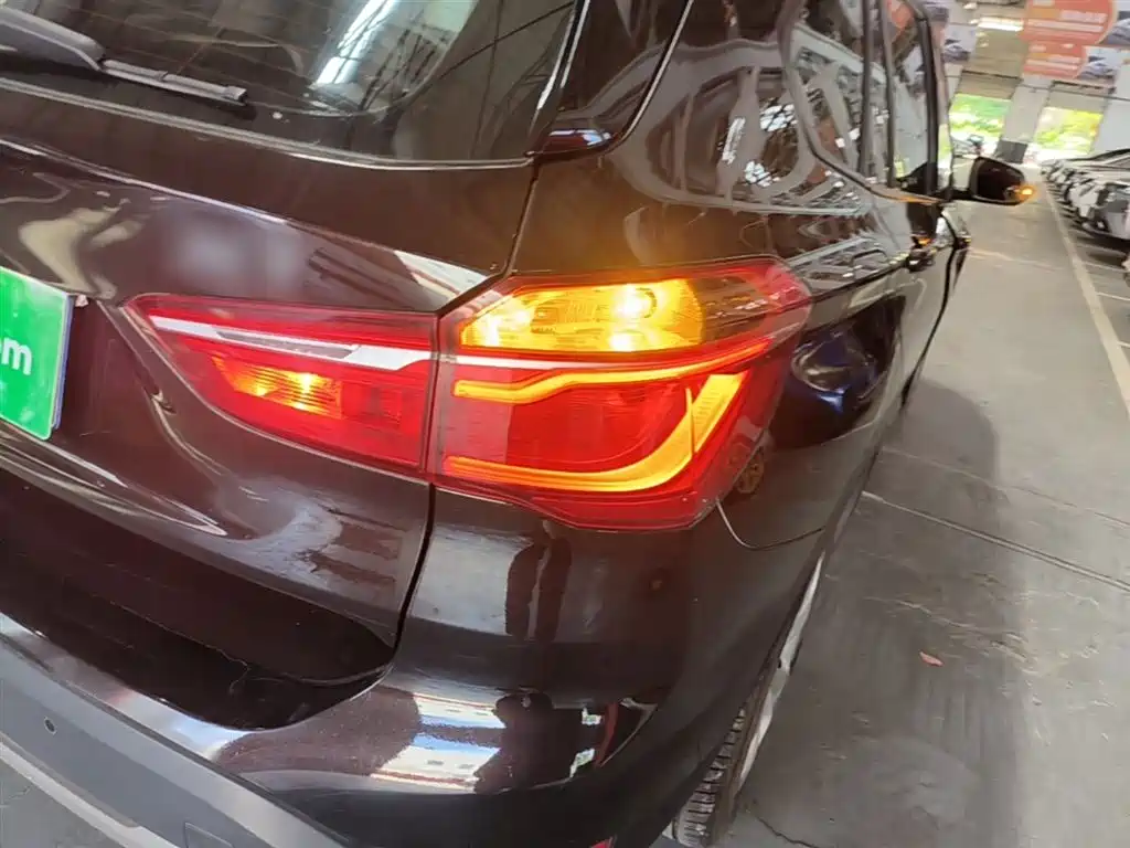 BMW X1 2016 — фото 8