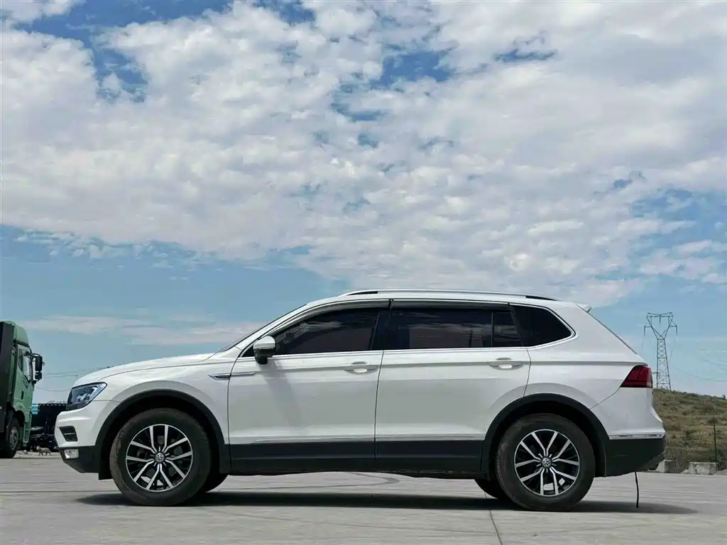 Volkswagen Tiguan L 2017 — фото 4