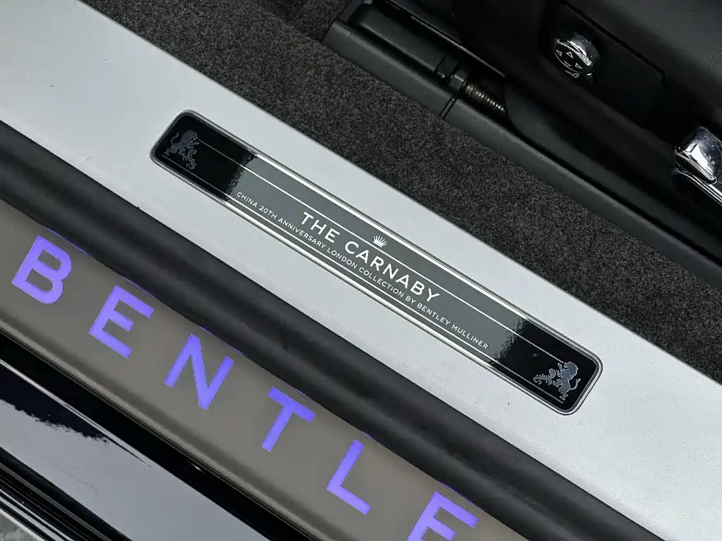 Bentley Continental 2023 — фото 15