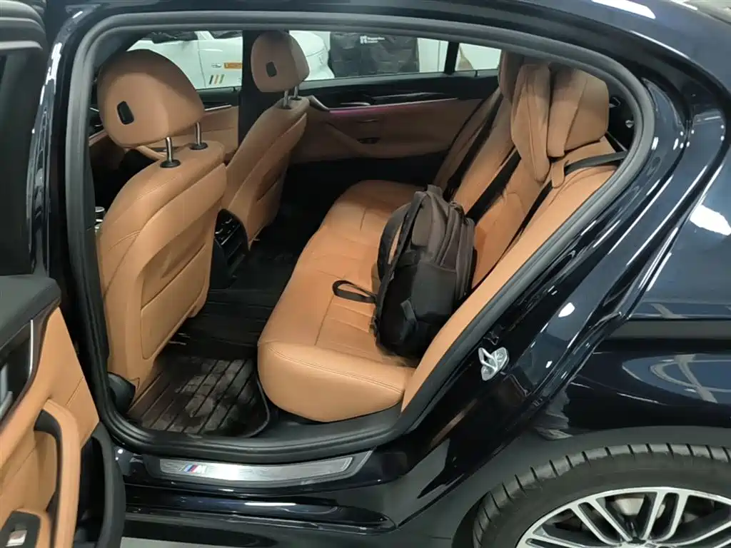 BMW 5 Series 2018 — фото 17