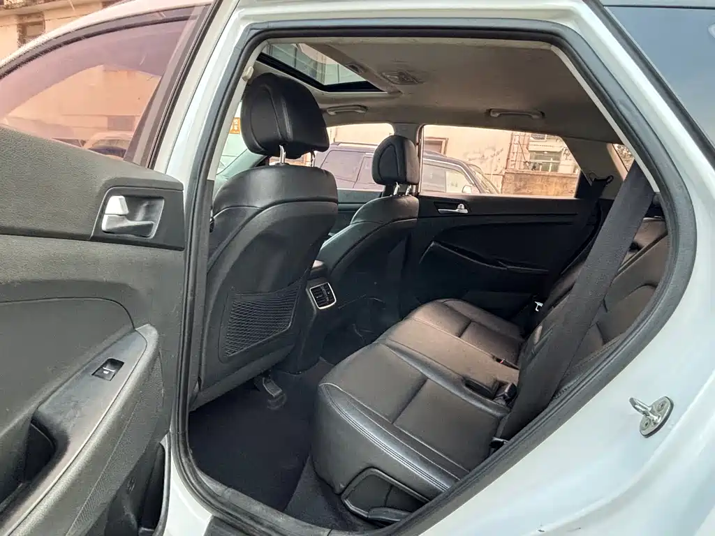 Hyundai Tucson 2016 — фото 10